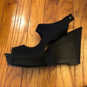 Vera Wang Black Wedges